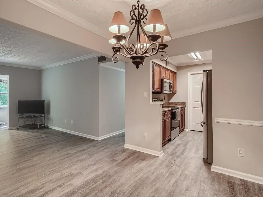 5147 Roswell Road Unit 2, Atlanta, Georgia 30342, 2 Bedrooms Bedrooms, ,1 BathroomBathrooms,Residential,Sold,5147 Roswell Road Unit 2,7114351
