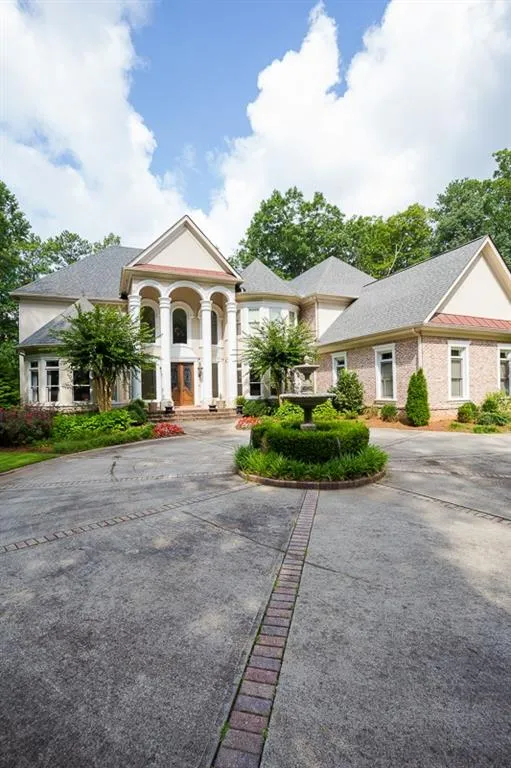 6324 Riverside Drive, Sandy Springs, Georgia 30328, 7 Bedrooms Bedrooms, ,5 BathroomsBathrooms,Residential,Sold,6324 Riverside Drive,5876084