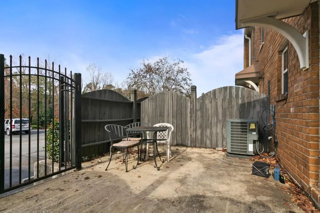 215 Nw Winding River Drive Unit G, Sandy Springs, Georgia 30350, 2 Bedrooms Bedrooms, ,2 BathroomsBathrooms,Residential,Sold,215 Nw Winding River Drive Unit G,6813004