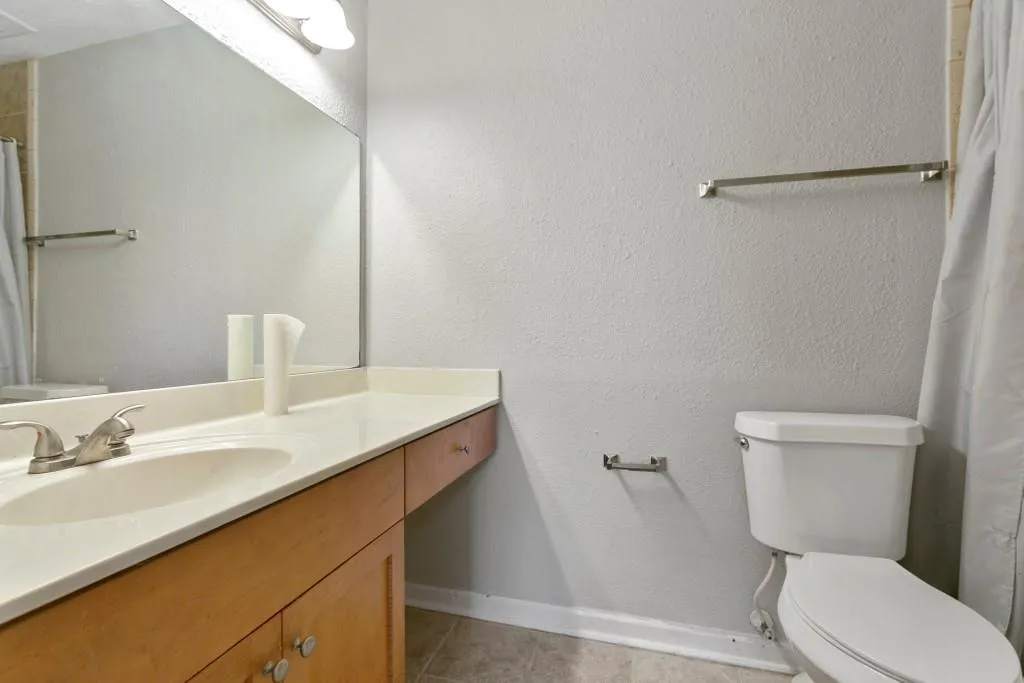 215 Nw Winding River Drive Unit G, Sandy Springs, Georgia 30350, 2 Bedrooms Bedrooms, ,2 BathroomsBathrooms,Residential,Sold,215 Nw Winding River Drive Unit G,6813004