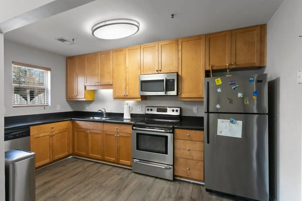 215 Nw Winding River Drive Unit G, Sandy Springs, Georgia 30350, 2 Bedrooms Bedrooms, ,2 BathroomsBathrooms,Residential,Sold,215 Nw Winding River Drive Unit G,6813004