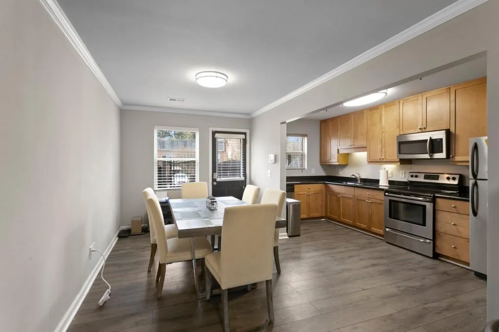 215 Nw Winding River Drive Unit G, Sandy Springs, Georgia 30350, 2 Bedrooms Bedrooms, ,2 BathroomsBathrooms,Residential,Sold,215 Nw Winding River Drive Unit G,6813004