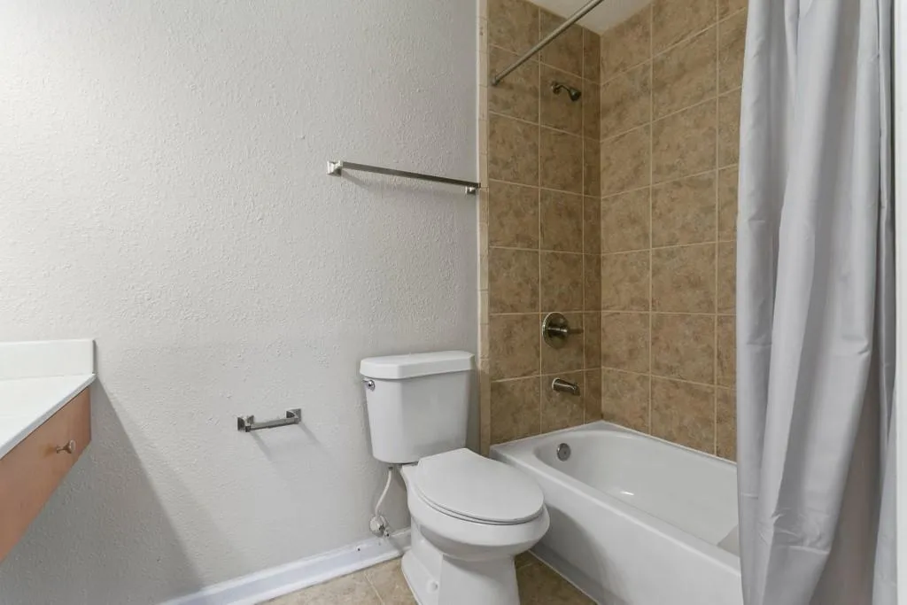 215 Nw Winding River Drive Unit G, Sandy Springs, Georgia 30350, 2 Bedrooms Bedrooms, ,2 BathroomsBathrooms,Residential,Sold,215 Nw Winding River Drive Unit G,6813004