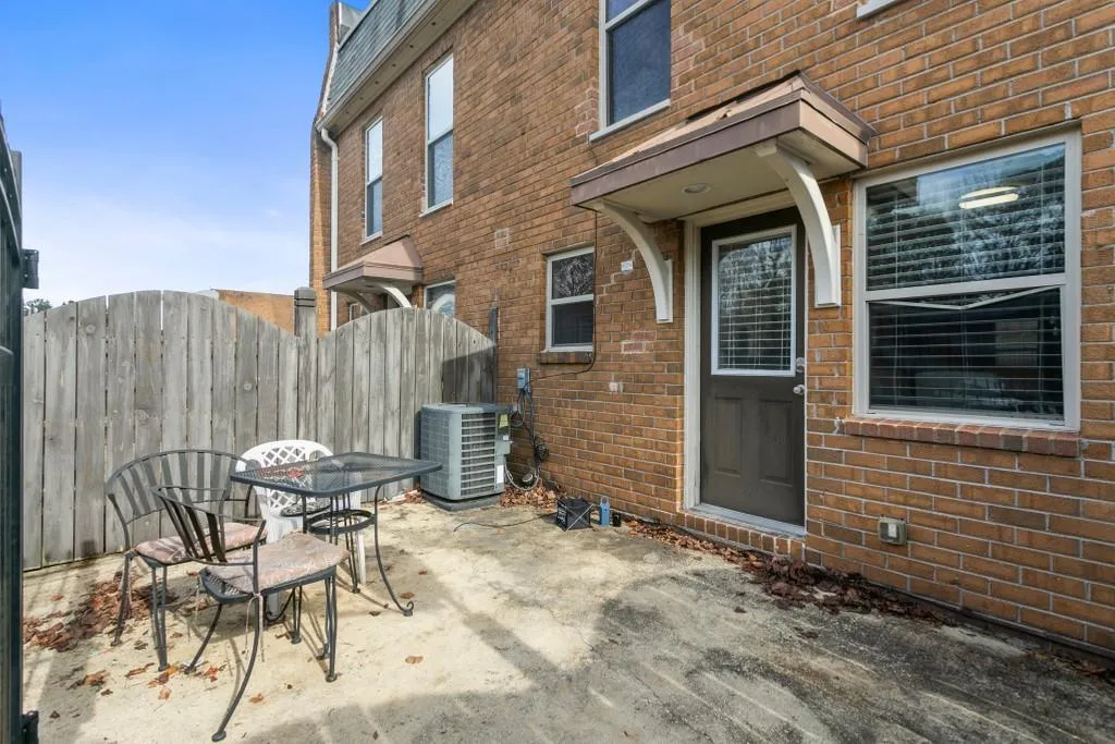 215 Nw Winding River Drive Unit G, Sandy Springs, Georgia 30350, 2 Bedrooms Bedrooms, ,2 BathroomsBathrooms,Residential,Sold,215 Nw Winding River Drive Unit G,6813004