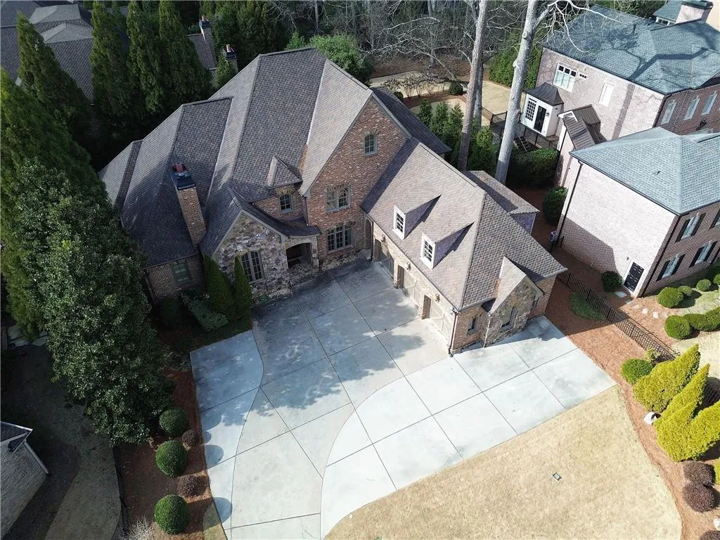 Aerial view of property and surrounding area
