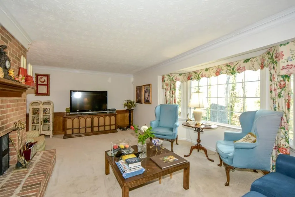 556 Tara Trail, Sandy Springs, Georgia 30327, 4 Bedrooms Bedrooms, ,3 BathroomsBathrooms,Residential,Sold,556 Tara Trail,6516546