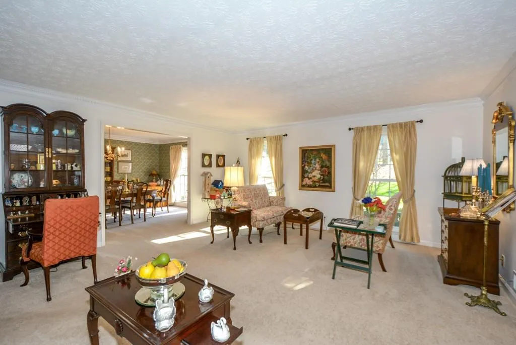 556 Tara Trail, Sandy Springs, Georgia 30327, 4 Bedrooms Bedrooms, ,3 BathroomsBathrooms,Residential,Sold,556 Tara Trail,6516546