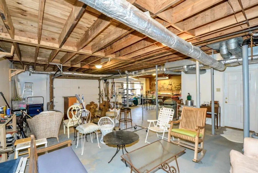 556 Tara Trail, Sandy Springs, Georgia 30327, 4 Bedrooms Bedrooms, ,3 BathroomsBathrooms,Residential,Sold,556 Tara Trail,6516546