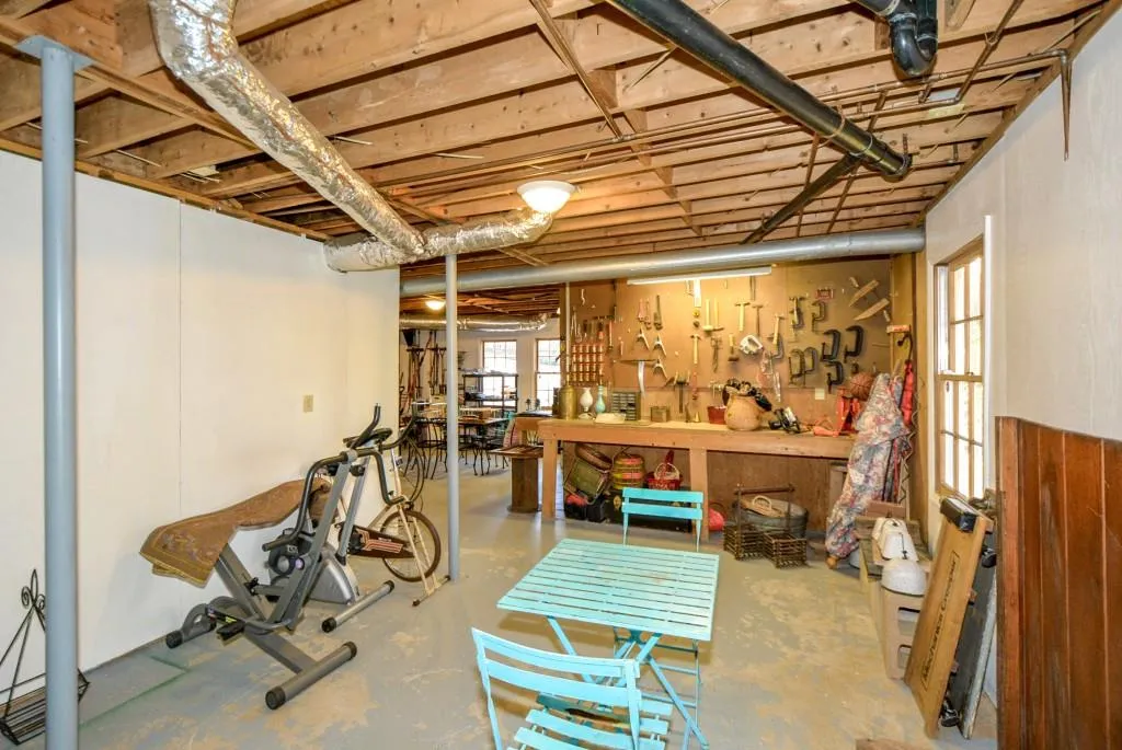 556 Tara Trail, Sandy Springs, Georgia 30327, 4 Bedrooms Bedrooms, ,3 BathroomsBathrooms,Residential,Sold,556 Tara Trail,6516546