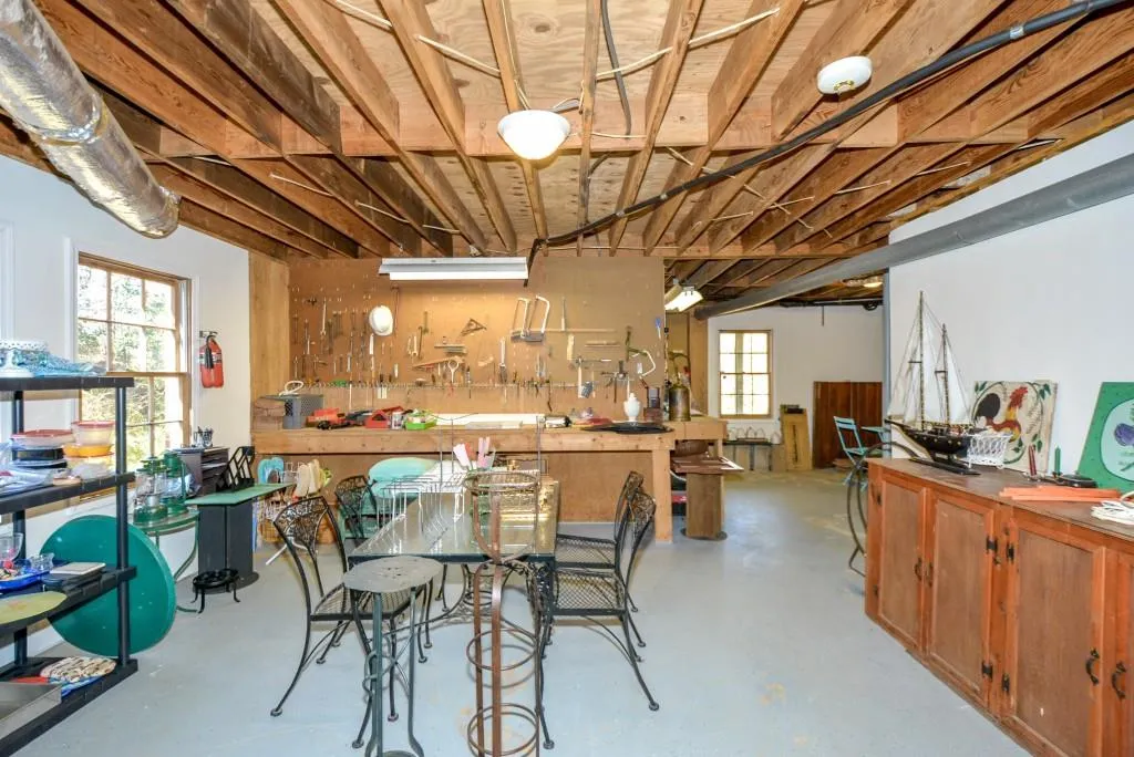 556 Tara Trail, Sandy Springs, Georgia 30327, 4 Bedrooms Bedrooms, ,3 BathroomsBathrooms,Residential,Sold,556 Tara Trail,6516546