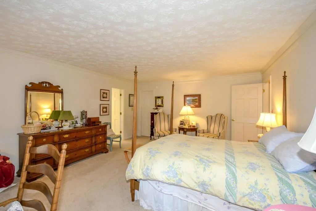 556 Tara Trail, Sandy Springs, Georgia 30327, 4 Bedrooms Bedrooms, ,3 BathroomsBathrooms,Residential,Sold,556 Tara Trail,6516546