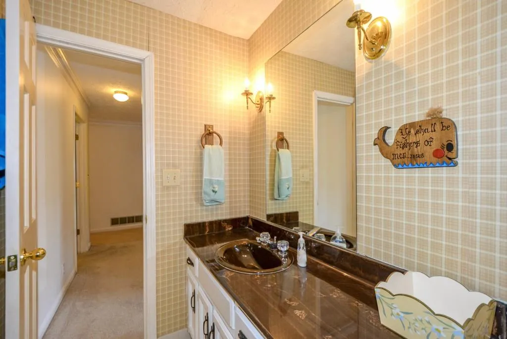 556 Tara Trail, Sandy Springs, Georgia 30327, 4 Bedrooms Bedrooms, ,3 BathroomsBathrooms,Residential,Sold,556 Tara Trail,6516546