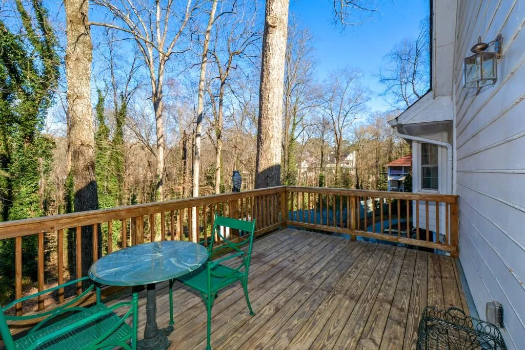 556 Tara Trail, Sandy Springs, Georgia 30327, 4 Bedrooms Bedrooms, ,3 BathroomsBathrooms,Residential,Sold,556 Tara Trail,6516546