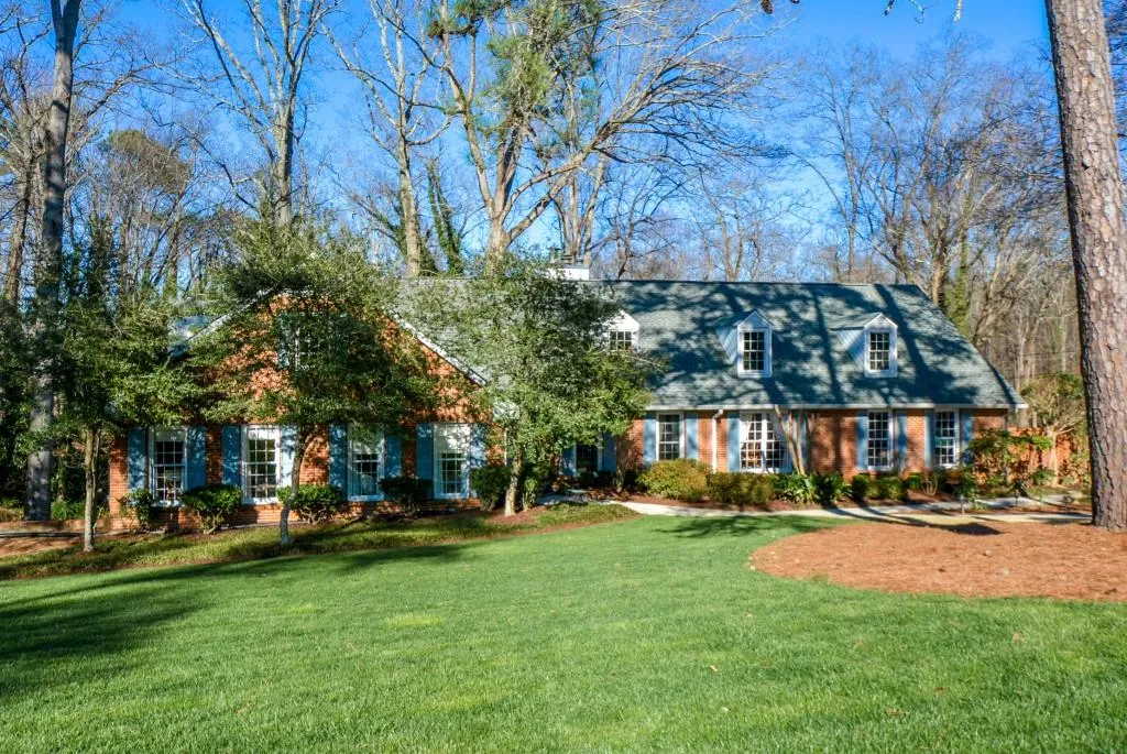 556 Tara Trail, Sandy Springs, Georgia 30327, 4 Bedrooms Bedrooms, ,3 BathroomsBathrooms,Residential,Sold,556 Tara Trail,6516546