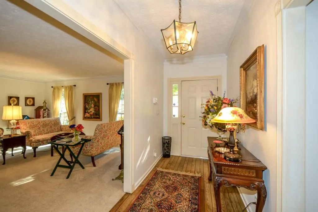 556 Tara Trail, Sandy Springs, Georgia 30327, 4 Bedrooms Bedrooms, ,3 BathroomsBathrooms,Residential,Sold,556 Tara Trail,6516546