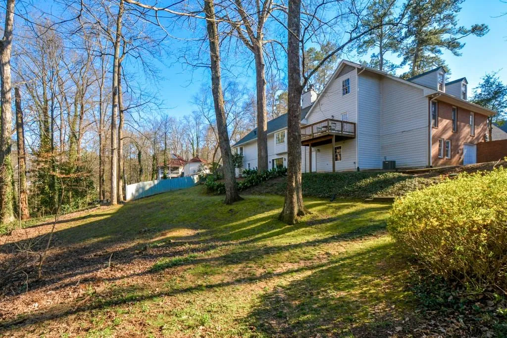 556 Tara Trail, Sandy Springs, Georgia 30327, 4 Bedrooms Bedrooms, ,3 BathroomsBathrooms,Residential,Sold,556 Tara Trail,6516546