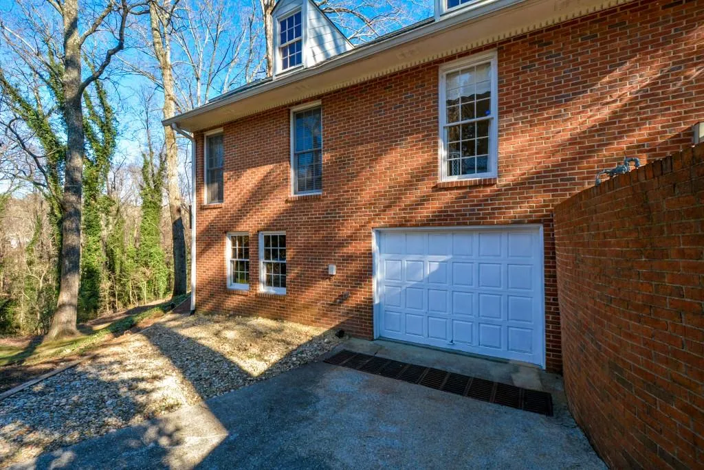 556 Tara Trail, Sandy Springs, Georgia 30327, 4 Bedrooms Bedrooms, ,3 BathroomsBathrooms,Residential,Sold,556 Tara Trail,6516546