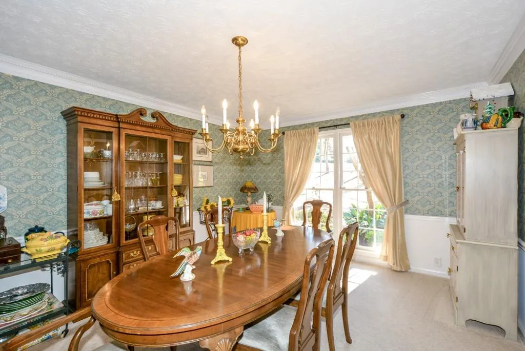 556 Tara Trail, Sandy Springs, Georgia 30327, 4 Bedrooms Bedrooms, ,3 BathroomsBathrooms,Residential,Sold,556 Tara Trail,6516546