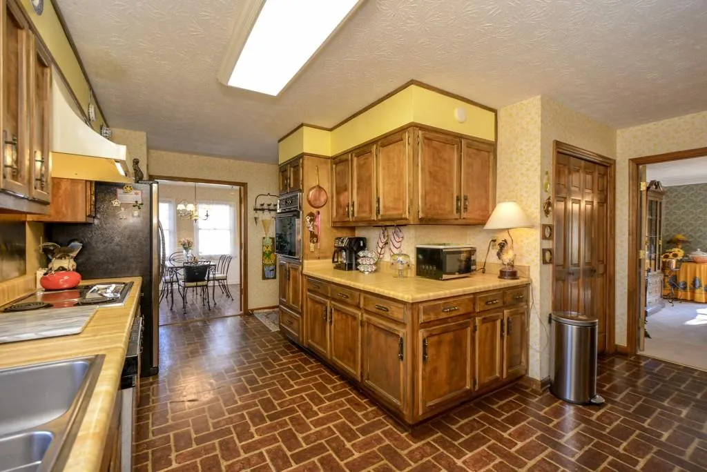 556 Tara Trail, Sandy Springs, Georgia 30327, 4 Bedrooms Bedrooms, ,3 BathroomsBathrooms,Residential,Sold,556 Tara Trail,6516546