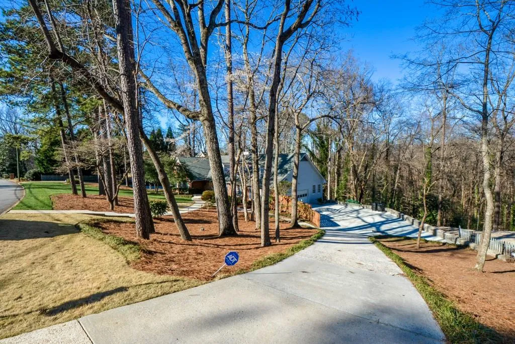 556 Tara Trail, Sandy Springs, Georgia 30327, 4 Bedrooms Bedrooms, ,3 BathroomsBathrooms,Residential,Sold,556 Tara Trail,6516546