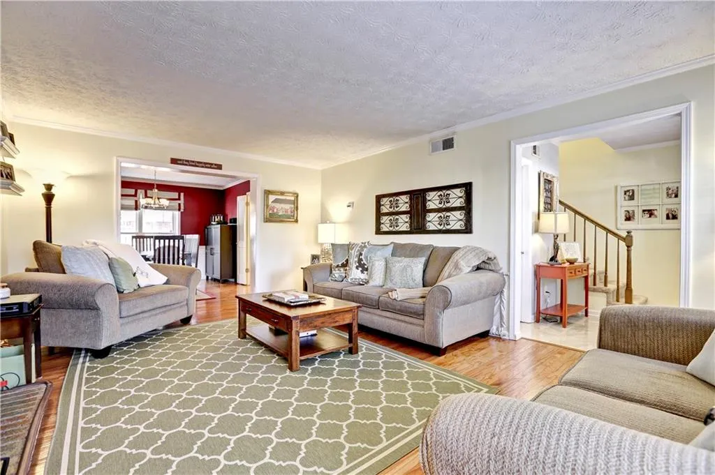 8 Queen Anne Place Nw, Atlanta, Georgia 30318, 3 Bedrooms Bedrooms, ,2 BathroomsBathrooms,Residential,Sold,8 Queen Anne Place Nw,5642832