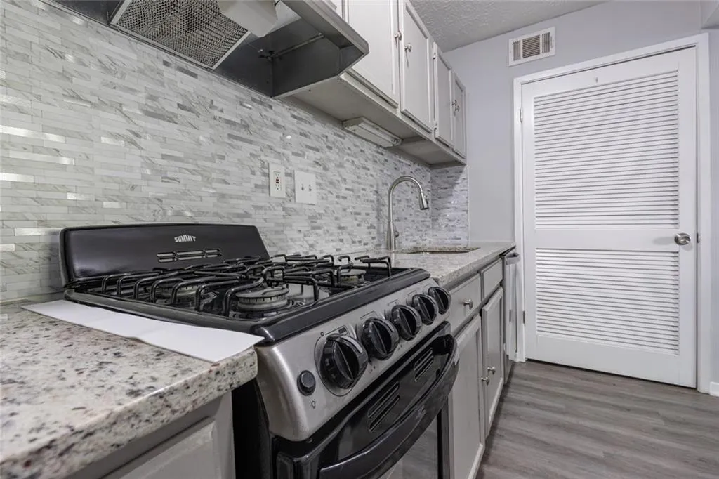 6810 Glenridge Drive Unit E, Sandy Springs, Georgia 30328, 1 Bedroom Bedrooms, ,1 BathroomBathrooms,Residential,Sold,6810 Glenridge Drive Unit E,7412476