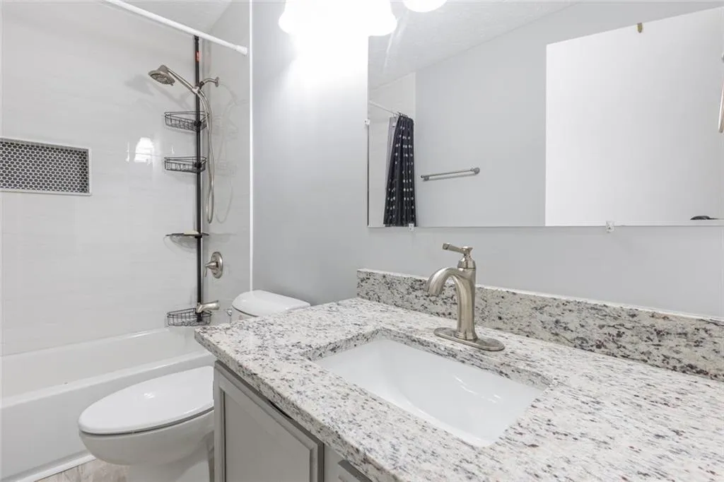 6810 Glenridge Drive Unit E, Sandy Springs, Georgia 30328, 1 Bedroom Bedrooms, ,1 BathroomBathrooms,Residential,Sold,6810 Glenridge Drive Unit E,7412476