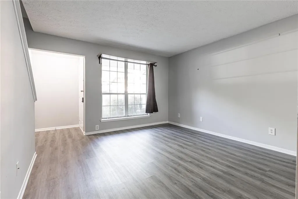 6810 Glenridge Drive Unit E, Sandy Springs, Georgia 30328, 1 Bedroom Bedrooms, ,1 BathroomBathrooms,Residential,Sold,6810 Glenridge Drive Unit E,7412476