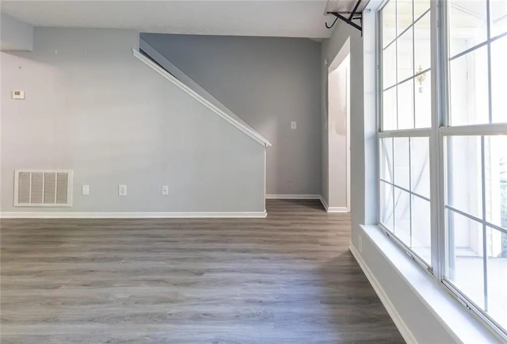 6810 Glenridge Drive Unit E, Sandy Springs, Georgia 30328, 1 Bedroom Bedrooms, ,1 BathroomBathrooms,Residential,Sold,6810 Glenridge Drive Unit E,7412476