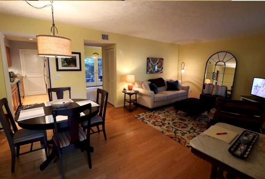 72 Monet Court Nw, Atlanta, Georgia 30327, 2 Bedrooms Bedrooms, ,2 BathroomsBathrooms,Residential,Sold,72 Monet Court Nw,5843085