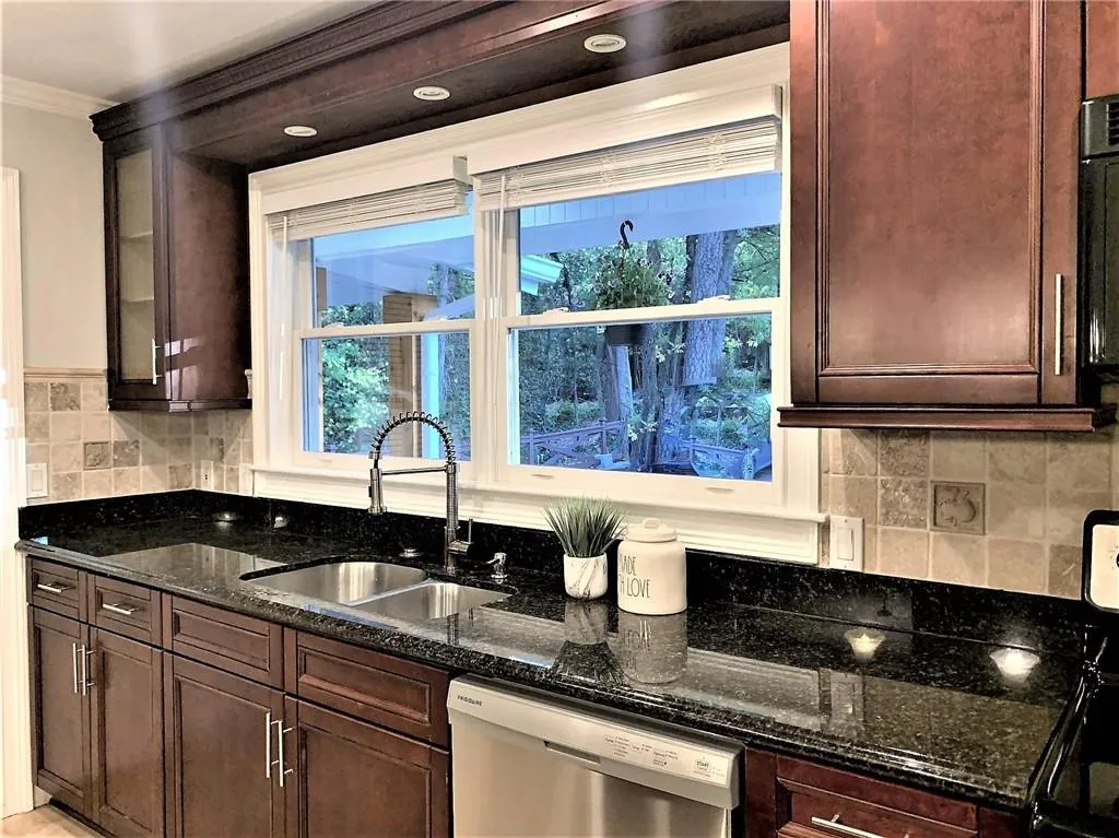 220 Forest Hills Drive Ne, Sandy Springs, Georgia 30342, 3 Bedrooms Bedrooms, ,2 BathroomsBathrooms,Residential,Sold,220 Forest Hills Drive Ne,6901350