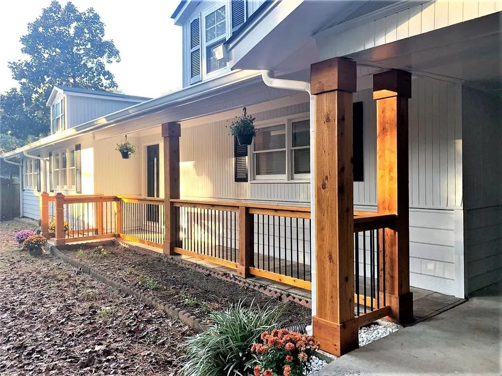 220 Forest Hills Drive Ne, Sandy Springs, Georgia 30342, 3 Bedrooms Bedrooms, ,2 BathroomsBathrooms,Residential,Sold,220 Forest Hills Drive Ne,6901350