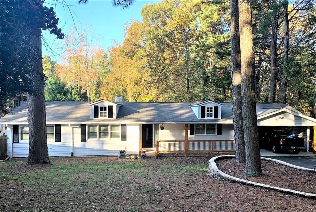 220 Forest Hills Drive Ne, Sandy Springs, Georgia 30342, 3 Bedrooms Bedrooms, ,2 BathroomsBathrooms,Residential,Sold,220 Forest Hills Drive Ne,6901350