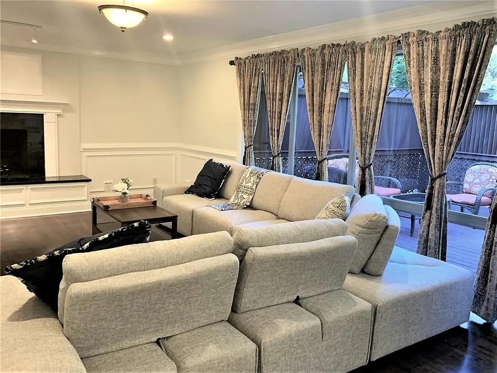 220 Forest Hills Drive Ne, Sandy Springs, Georgia 30342, 3 Bedrooms Bedrooms, ,2 BathroomsBathrooms,Residential,Sold,220 Forest Hills Drive Ne,6901350