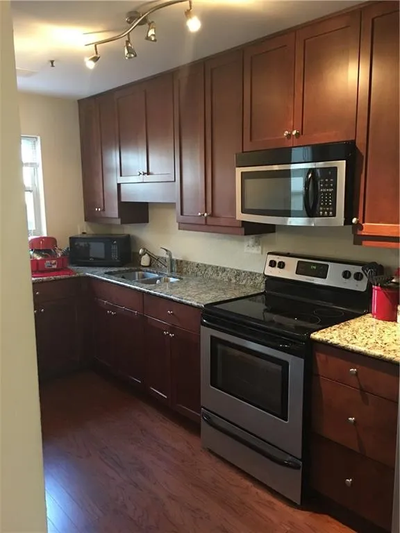 125 N River Drive Unit F, Sandy Springs, Georgia 30350, 2 Bedrooms Bedrooms, ,2 BathroomsBathrooms,Residential,Sold,125 N River Drive Unit F,5952679
