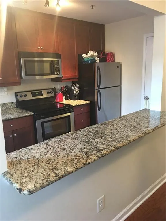 125 N River Drive Unit F, Sandy Springs, Georgia 30350, 2 Bedrooms Bedrooms, ,2 BathroomsBathrooms,Residential,Sold,125 N River Drive Unit F,5952679