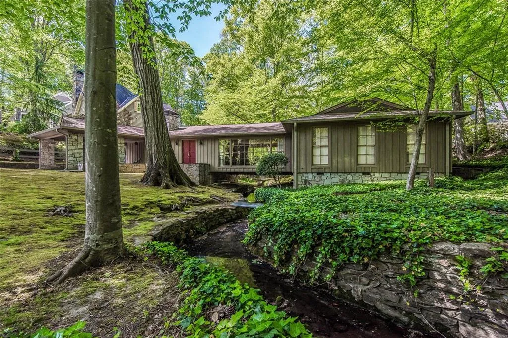 958 Calvert Lane Ne, Atlanta, Georgia 30319, 4 Bedrooms Bedrooms, ,3 BathroomsBathrooms,Residential,Sold,958 Calvert Lane Ne,5671278