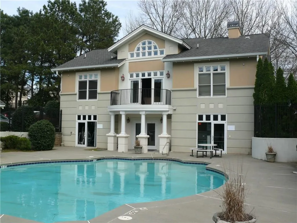 2700 Pine Tree Road Ne Unit 2011, Atlanta, Georgia 30324, 2 Bedrooms Bedrooms, ,2 BathroomsBathrooms,Residential,Sold,2700 Pine Tree Road Ne Unit 2011,6030283