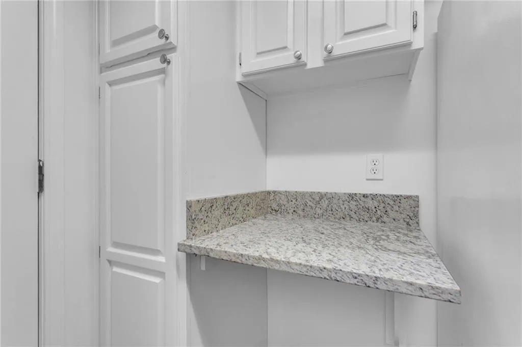 6851 Roswell Road Unit A21, Sandy Springs, Georgia 30328, 2 Bedrooms Bedrooms, ,2 BathroomsBathrooms,Residential,Sold,6851 Roswell Road Unit A21,7178233