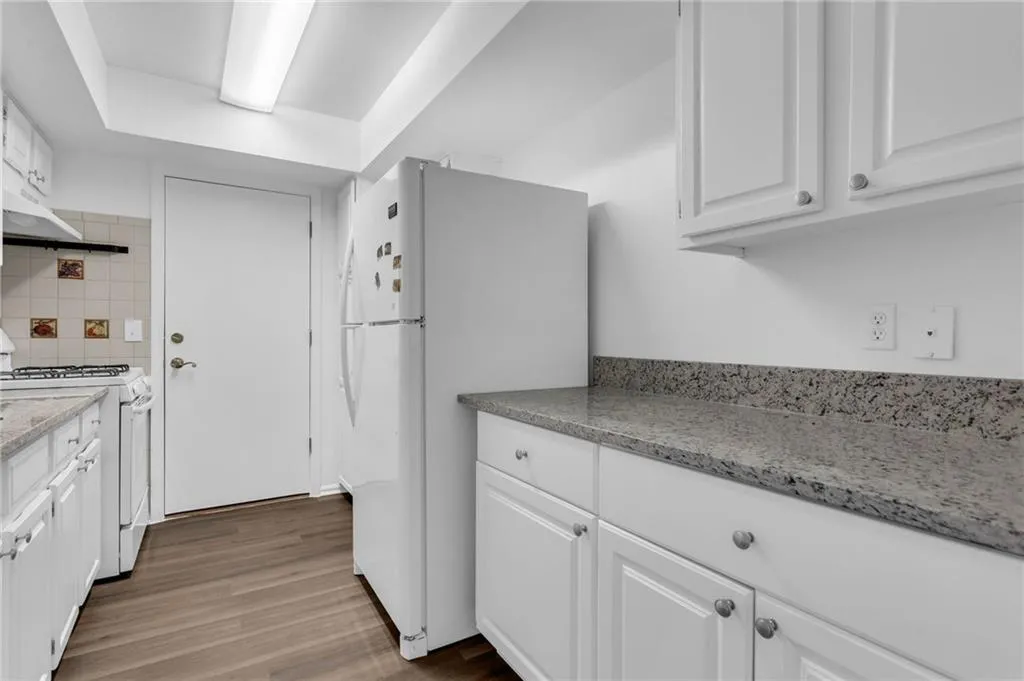 6851 Roswell Road Unit A21, Sandy Springs, Georgia 30328, 2 Bedrooms Bedrooms, ,2 BathroomsBathrooms,Residential,Sold,6851 Roswell Road Unit A21,7178233