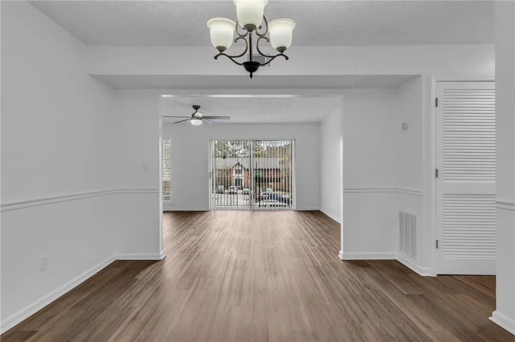 6851 Roswell Road Unit A21, Sandy Springs, Georgia 30328, 2 Bedrooms Bedrooms, ,2 BathroomsBathrooms,Residential,Sold,6851 Roswell Road Unit A21,7178233