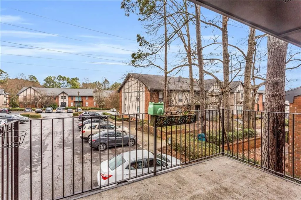 6851 Roswell Road Unit A21, Sandy Springs, Georgia 30328, 2 Bedrooms Bedrooms, ,2 BathroomsBathrooms,Residential,Sold,6851 Roswell Road Unit A21,7178233