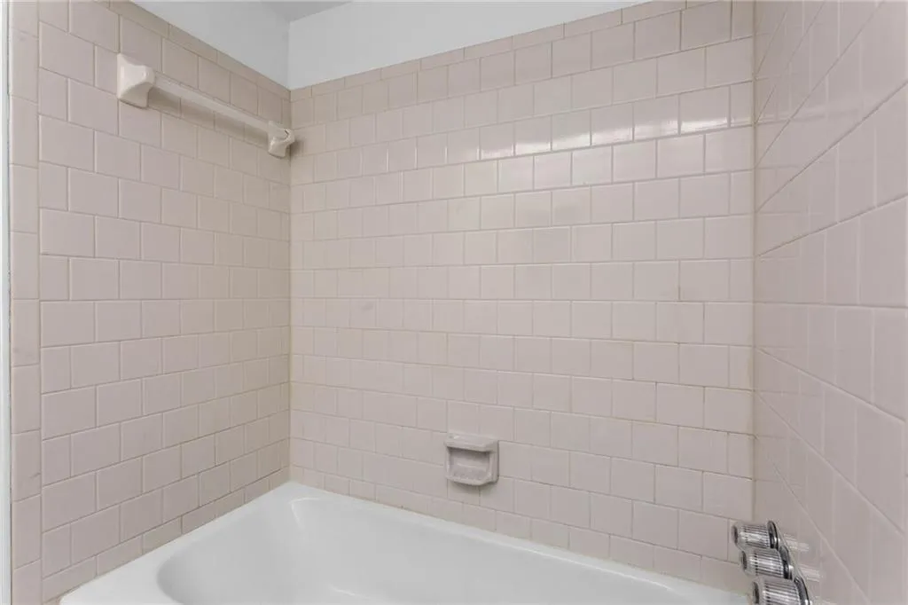 6851 Roswell Road Unit A21, Sandy Springs, Georgia 30328, 2 Bedrooms Bedrooms, ,2 BathroomsBathrooms,Residential,Sold,6851 Roswell Road Unit A21,7178233