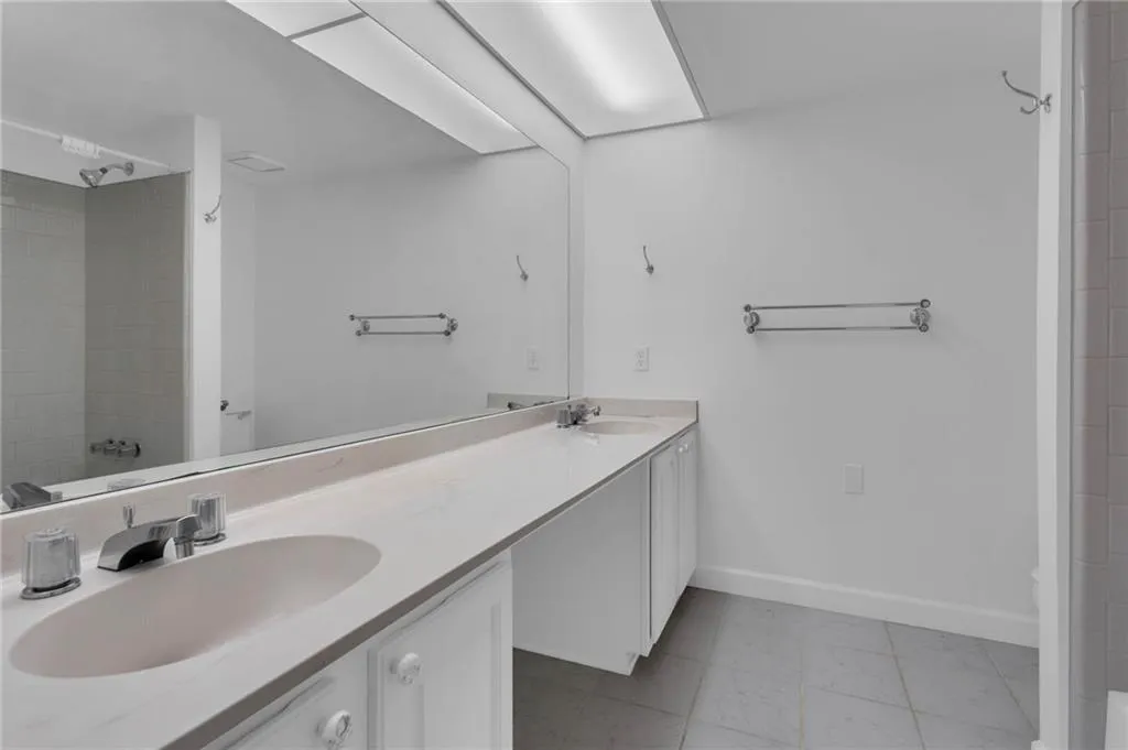 6851 Roswell Road Unit A21, Sandy Springs, Georgia 30328, 2 Bedrooms Bedrooms, ,2 BathroomsBathrooms,Residential,Sold,6851 Roswell Road Unit A21,7178233