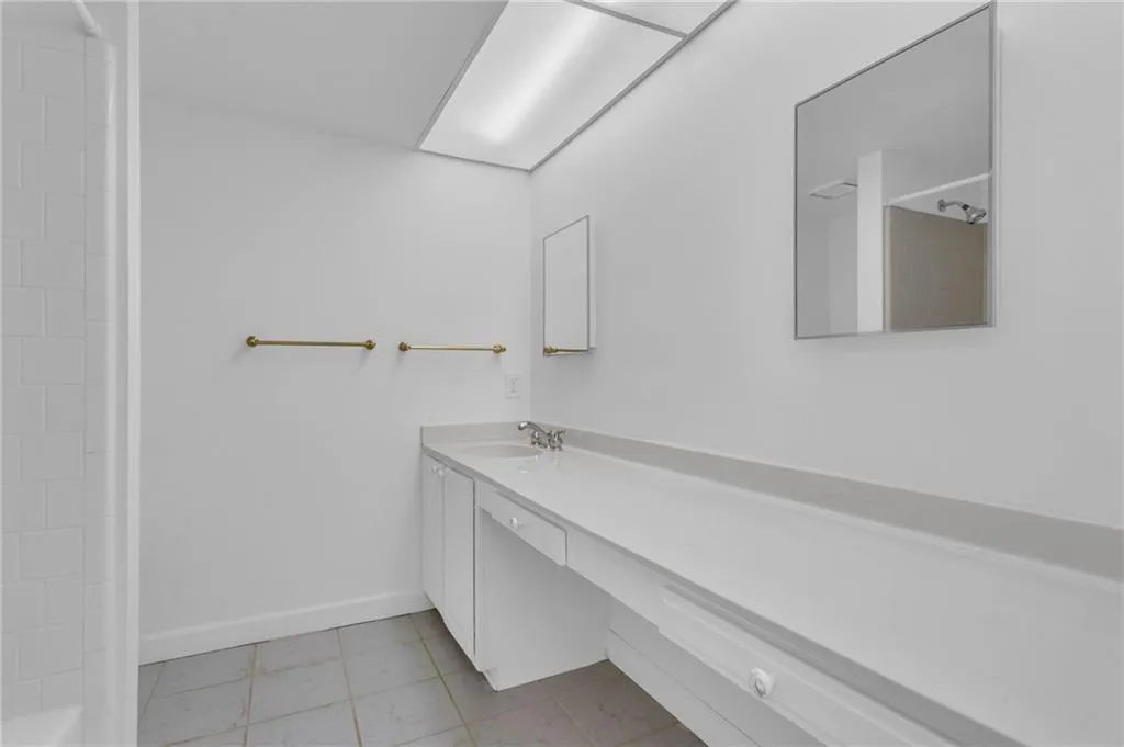 6851 Roswell Road Unit A21, Sandy Springs, Georgia 30328, 2 Bedrooms Bedrooms, ,2 BathroomsBathrooms,Residential,Sold,6851 Roswell Road Unit A21,7178233