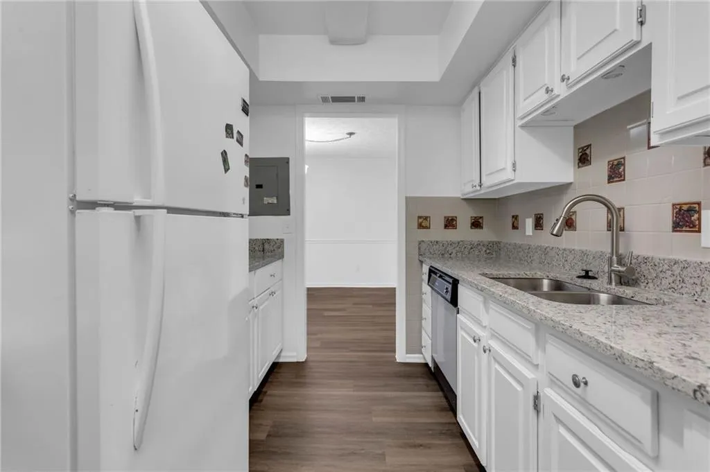 6851 Roswell Road Unit A21, Sandy Springs, Georgia 30328, 2 Bedrooms Bedrooms, ,2 BathroomsBathrooms,Residential,Sold,6851 Roswell Road Unit A21,7178233