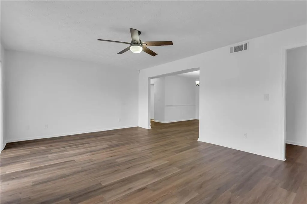 6851 Roswell Road Unit A21, Sandy Springs, Georgia 30328, 2 Bedrooms Bedrooms, ,2 BathroomsBathrooms,Residential,Sold,6851 Roswell Road Unit A21,7178233