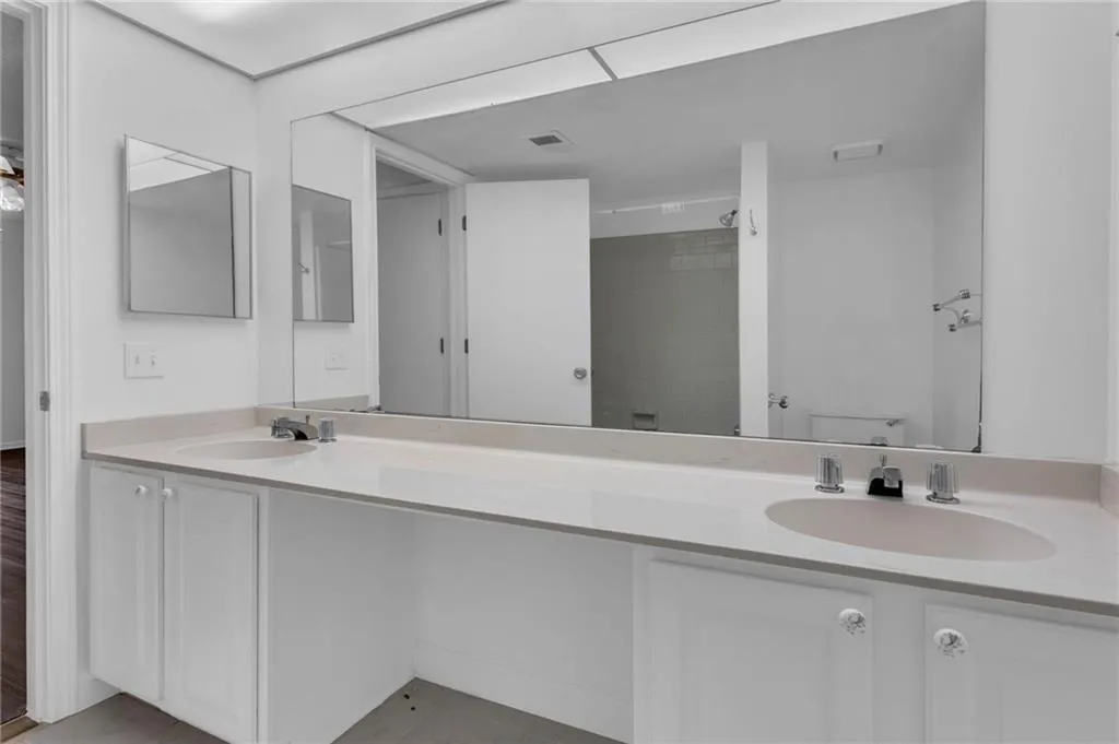 6851 Roswell Road Unit A21, Sandy Springs, Georgia 30328, 2 Bedrooms Bedrooms, ,2 BathroomsBathrooms,Residential,Sold,6851 Roswell Road Unit A21,7178233