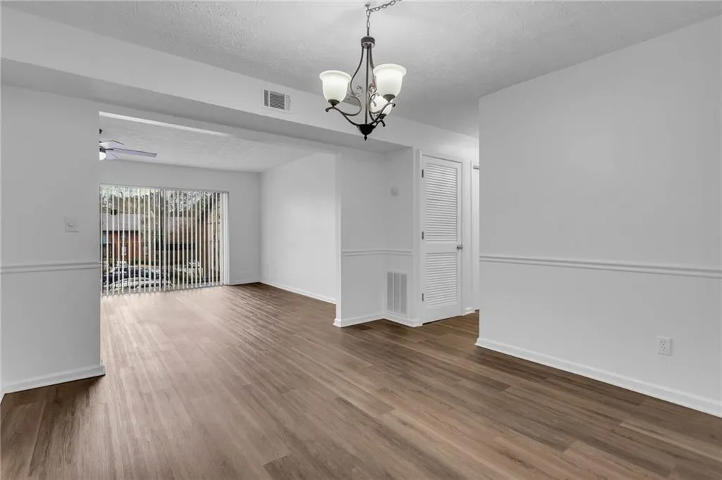 6851 Roswell Road Unit A21, Sandy Springs, Georgia 30328, 2 Bedrooms Bedrooms, ,2 BathroomsBathrooms,Residential,Sold,6851 Roswell Road Unit A21,7178233