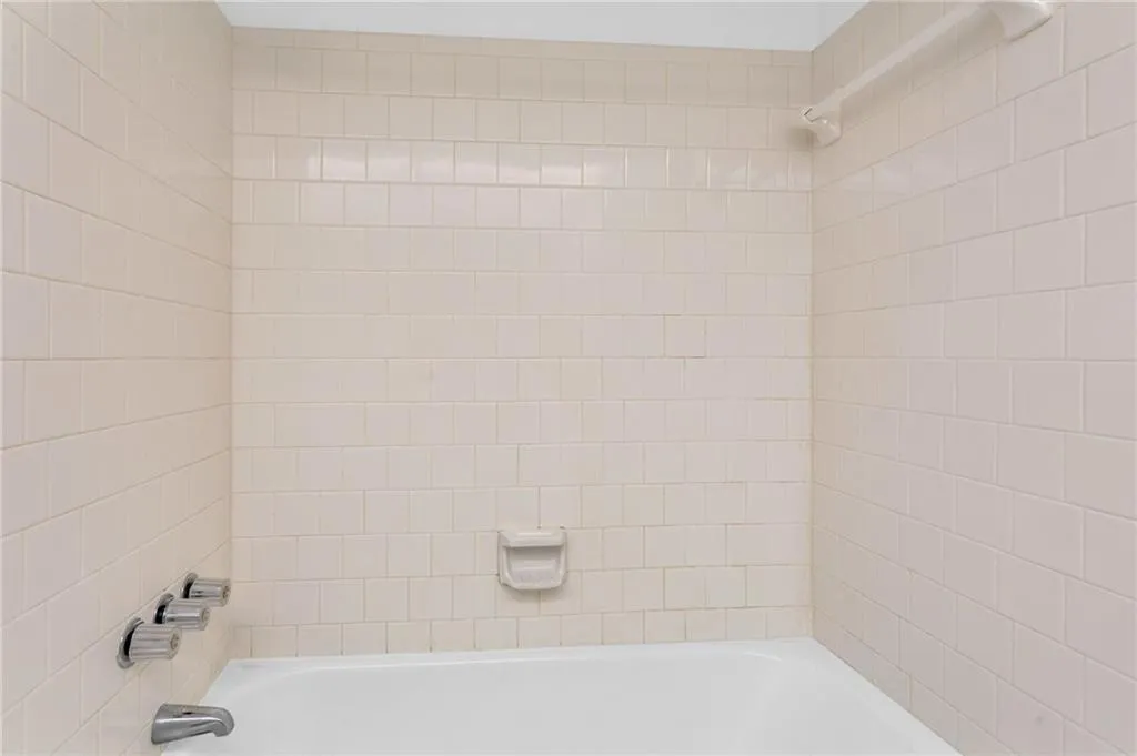 6851 Roswell Road Unit A21, Sandy Springs, Georgia 30328, 2 Bedrooms Bedrooms, ,2 BathroomsBathrooms,Residential,Sold,6851 Roswell Road Unit A21,7178233